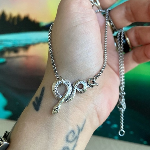 Silver snake set ( earrings + necklace ) goth Halloween spooky jewelry sets - Picture 5 of 7